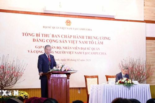 Tổng Bí thư Tô Lâm gặp cán bộ Đại sứ quán và cộng đồng người Việt ở Campuchia