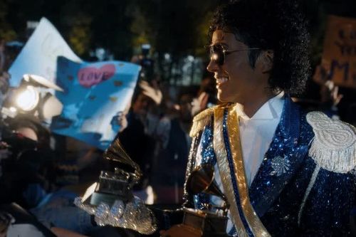 Phim tiểu sử về Michael Jackson hé lộ tạo hình người cha hà khắc của 'Ông hoàng nhạc Pop'
