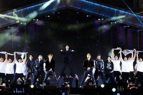 Giá vé concert Kpop đang thách thức sức chịu đựng của người hâm mộ?