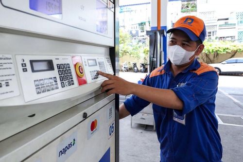 Giá xăng dầu hôm nay 6/2: Tiếp tục giảm