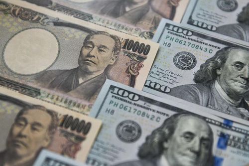 USD sắp hoàn tất một tuần tăng giá mạnh, yên Nhật vững giá trước thềm bầu cử