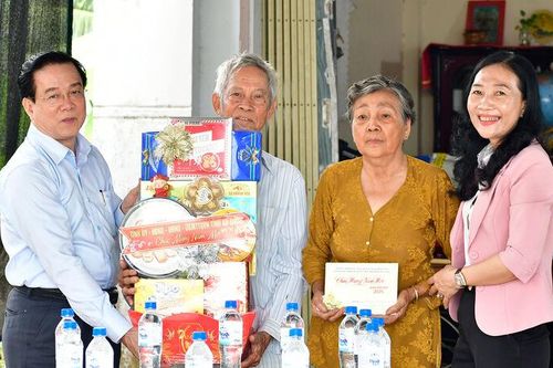 Trưởng ban Tổ chức Tỉnh ủy Phạm Hoàng Nam chúc tết hai xã An Biên và Đông Thái