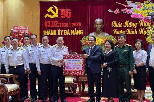 Bộ Tư lệnh Hải quân thăm, chúc Tết thành phố Đà Nẵng
