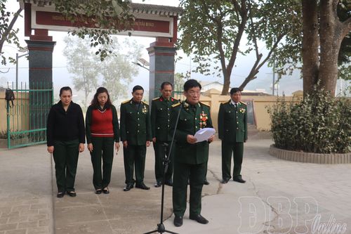 Dâng hương tưởng niệm liệt sĩ Thanh niên xung phong