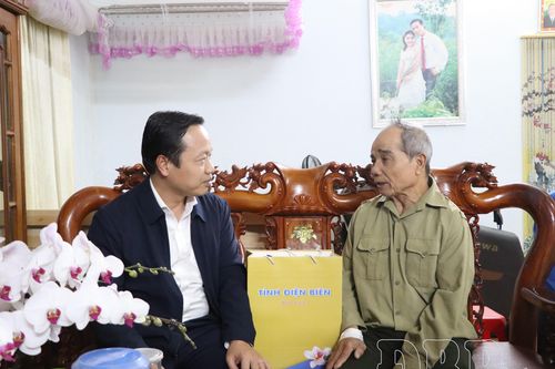 Bí thư Tỉnh ủy Trần Tiến Dũng thăm, tặng quà các gia đình chính sách