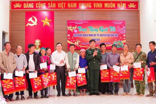 Bộ Chỉ huy Quân sự tỉnh thăm, chúc tết tại xã Si Pa Phìn