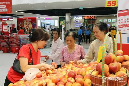 Đẩy mạnh phát triển công nghiệp, thương mại