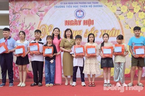 Rộn ràng sắc xuân tại Trường Tiểu học Thiên Hộ Dương