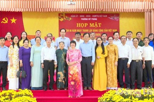 Phường Mỹ Phong họp mặt Kỷ niệm 96 năm Ngày thành lập Đảng Cộng sản Việt Nam