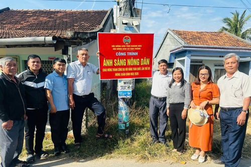 Hội Nông dân xã Vạn Thắng nghiệm thu công trình 'Ánh sáng nông dân'