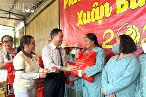 Bệnh viện Bệnh nhiệt đới Khánh Hòa tổ chức Phiên chợ Tết 0 đồng xuân Bính Ngọ 2026