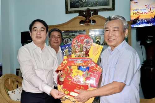 Bí thư Tỉnh ủy Nghiêm Xuân Thành thăm, chúc Tết gia đình các đồng chí nguyên lãnh đạo Trung ương và nguyên lãnh đạo tỉnh