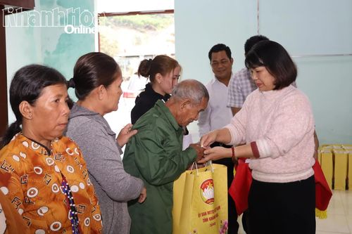 Xã Nam Khánh Vĩnh: Quan tâm chăm lo Tết cho người nghèo