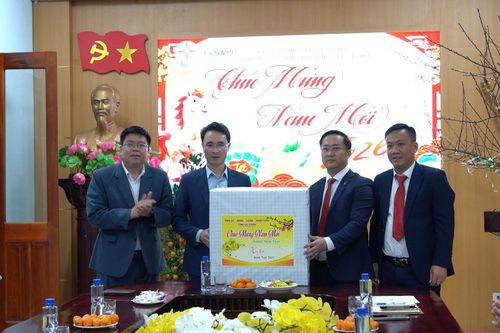 Phó Chủ tịch UBND tỉnh Hà Trọng Hải thăm, chúc tết xã Hồng Thu, Sìn Hồ