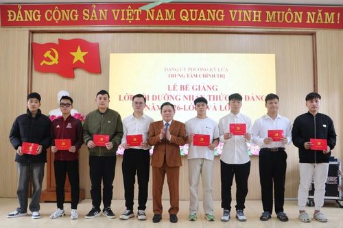 Bồi dưỡng nhận thức về Đảng cho 95 thanh niên nhập ngũ năm 2026