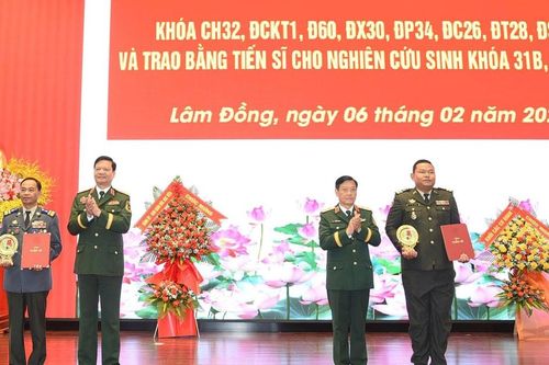 Học viện Lục quân trao bằng tiến sĩ quân sự cho 20 sĩ quan quân đội Việt Nam và Campuchia