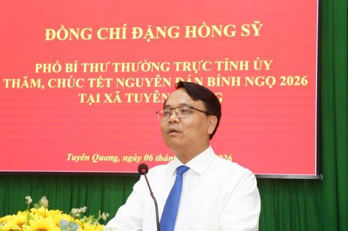 Phó Bí thư Thường trực Tỉnh ủy Lâm Đồng Đặng Hồng Sỹ chúc tết cán bộ và Nhân dân xã Tuyên Quang