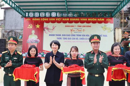 Quân khu 7 bàn giao công trình Nhà sinh hoạt cộng đồng Buôn Buôr