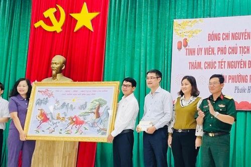 Phó Chủ tịch HĐND tỉnh Lâm Đồng thăm, chúc Tết tại phường Phước Hội