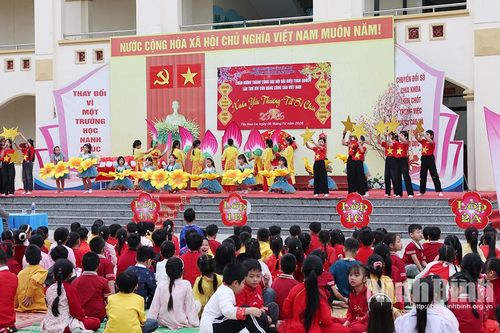 Trường Tiểu học Ninh Hòa tổ chức chương trình văn nghệ chào mừng thành công Đại hội đại biểu lần thứ XIV của Đảng
