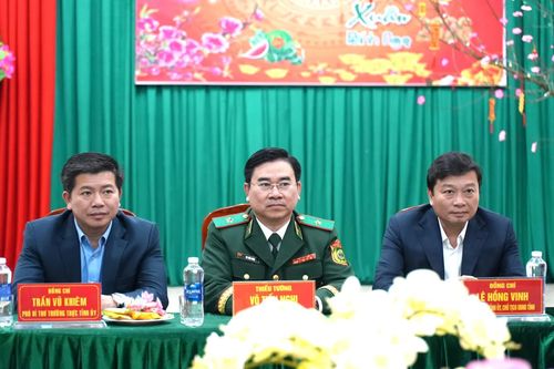Lãnh đạo tỉnh và Bộ Tư lệnh BĐBP thăm, chúc Tết Đồn Biên phòng Cà Xèng