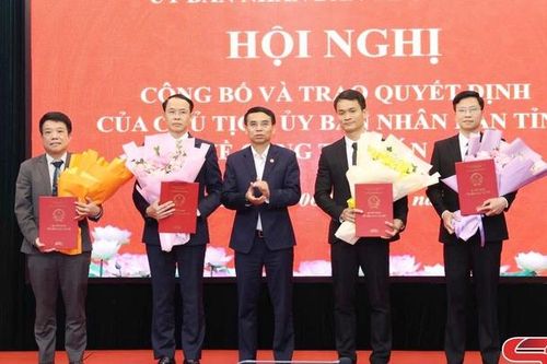 Hội nghị Công bố và trao quyết định của Chủ tịch UBND tỉnh Sơn La về công tác cán bộ