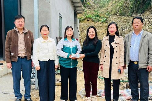 Hơn 500 triệu đồng hỗ trợ các hộ nghèo bị thiệt hại nặng do bão lũ ở Kiến Thiết