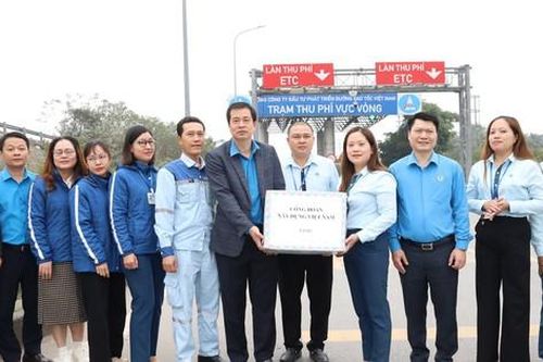 Xuân về trên những công trình: Công đoàn Xây dựng Việt Nam sẻ chia cùng người lao động