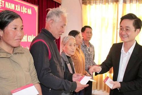 Chăm lo Tết cho người nghèo, gia đình chính sách ở Hà Tĩnh