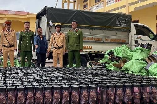 Hải Phòng thu giữ hơn 500 bình nghi là khí cười