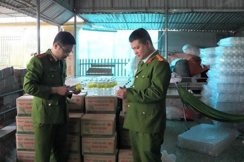 Nghệ An triệt phá cơ sở sản xuất hơn 60.000 lít giấm giả bằng hóa chất