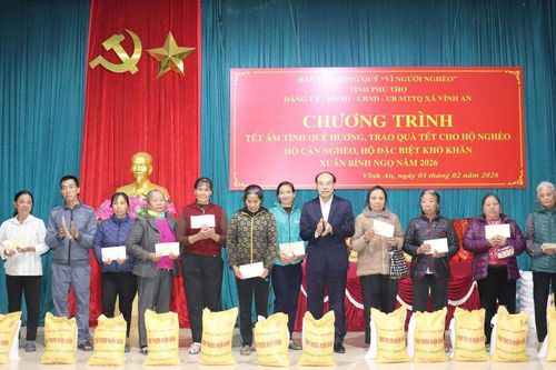 Phú Thọ: Người làm báo chung tay tặng hơn 1.150 suất quà Tết đến các hoàn cảnh khó khăn