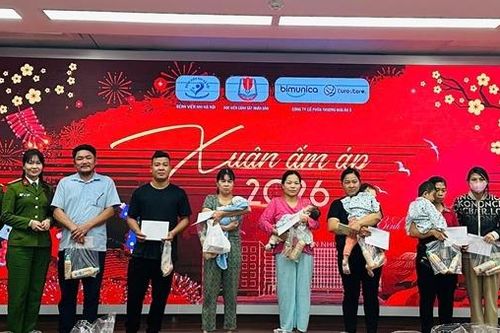 Học viện CSND trao tặng 300 suất quà Tết cho bệnh nhi
