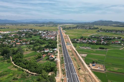 Sẵn sàng khai thác 90km cao tốc qua miền Trung trước Tết
