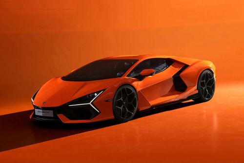 Lamborghini gọi sửa chữa Revuelto do lỗi camera lùi