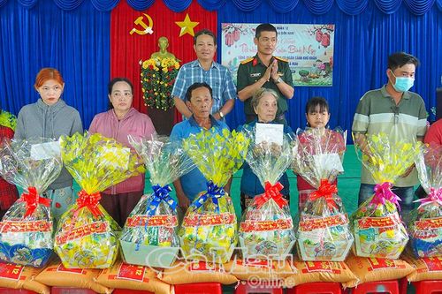 Binh đoàn 12 chung tay mang Tết ấm đến hộ nghèo, khó khăn