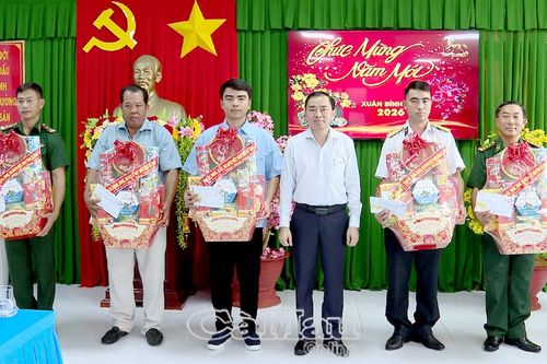 Hòn Chuối vững vàng nơi đầu sóng