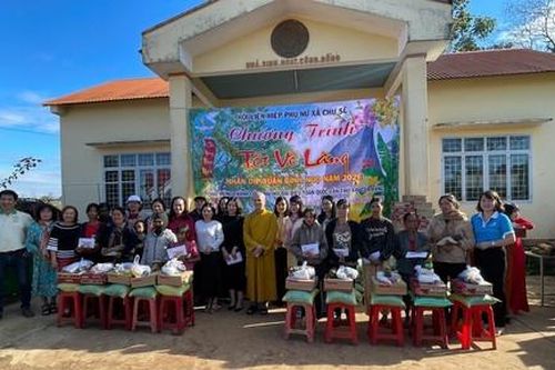 Mang Xuân về với buôn làng