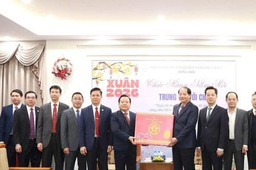 Trưởng ban Tuyên giáo và Dân vận Thành ủy Nguyễn Doãn Toản thăm, chúc mừng Hội Thánh Tin lành và Tổng công ty May 10