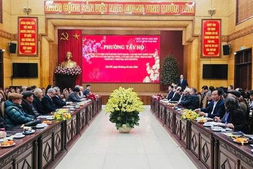 Phường Tây Hồ gặp mặt cán bộ lão thành