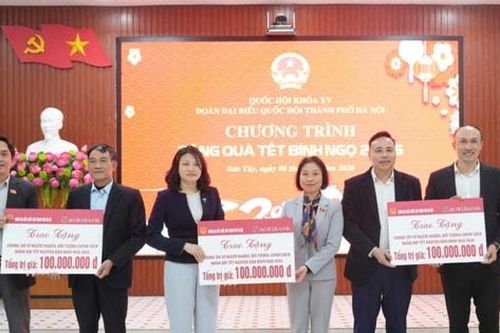 Đoàn đại biểu Quốc hội thành phố Hà Nội tặng quà tại Sơn Tây, Tùng Thiện, Đoài Phương