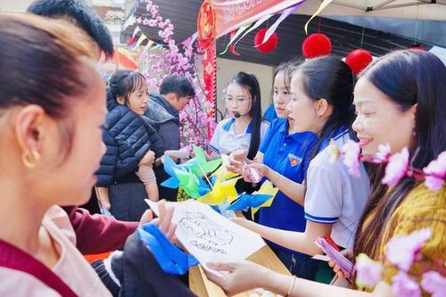 Ấm áp 'Phiên chợ 0 đồng' - Xuân đến sớm với bệnh nhi khó khăn