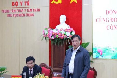 Thứ trưởng Bộ Y tế Đỗ Xuân Tuyên kiểm tra công tác bảo đảm y tế dịp Tết Nguyên đán tại Huế