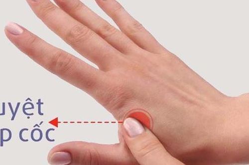 Xoa bóp bấm huyệt giúp giảm đau cơ do lạnh