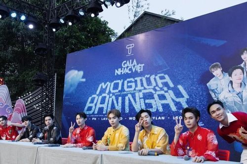 UPRIZE tổ chức fansign cùng hơn 500 khán giả, ra mắt ca khúc truyền động lực