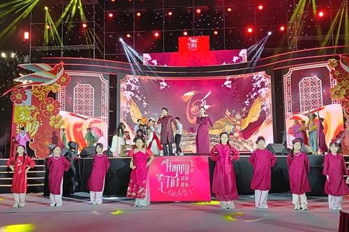 Khai mạc chương trình 'Happy Tết 2026 - Tết là hạnh phúc' tại Hoàng thành Thăng Long