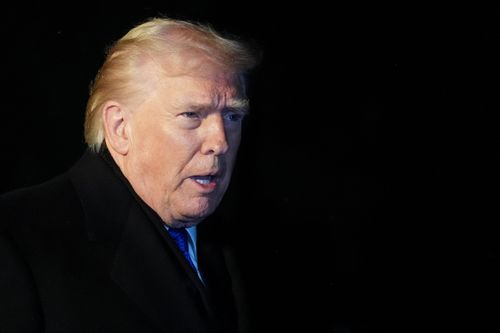 Phẫn nộ vụ video 'khỉ' về vợ chồng Obama: Ông Trump đổ lỗi trợ lý