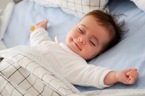 Vì sao trẻ sơ sinh ngủ nhiều?