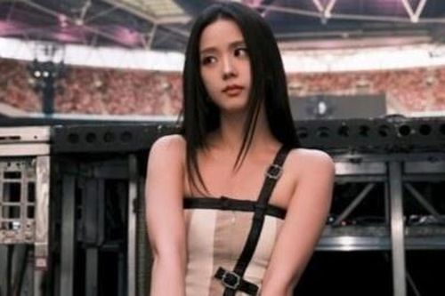 Jisoo gây tranh cãi