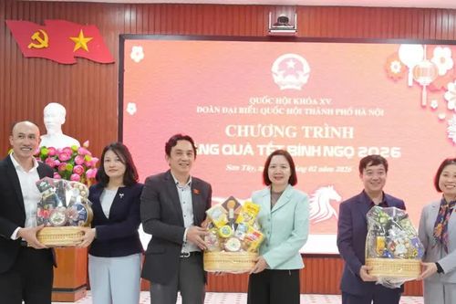 Đoàn Đại biểu Quốc hội TP Hà Nội tặng quà Tết tại Sơn Tây, Tùng Thiện, Đoài Phương